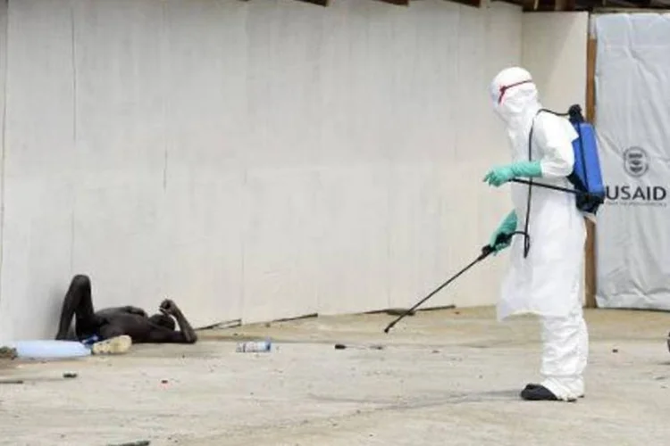 
	&Aacute;rea de hospital na Lib&eacute;ria reservada para pacientes infectados pelo ebola
 (Pascal Guyot/AFP)
