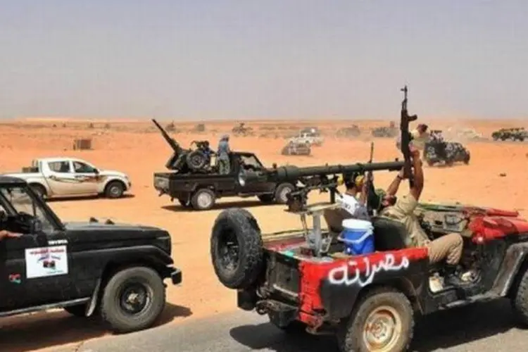 As notícias sobre a possível resolução do conflito foram divulgadas depois que um comboio com cerca de 200 veículos militarizados líbios teria entrado no Níger (AFP)
