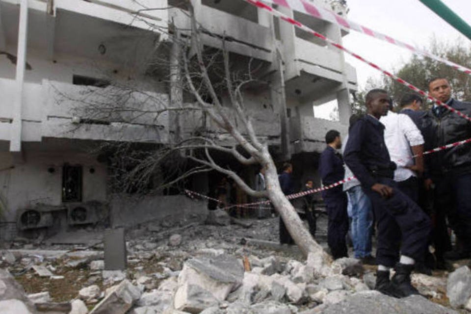 Embaixada francesa na Líbia é atingida por carro-bomba