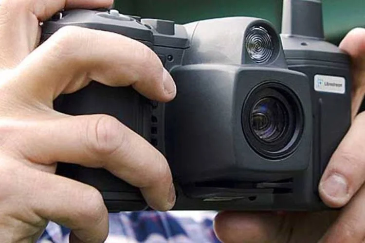 O Bope vai usar câmeras como esta para transmitir as operações policiais ao vivo à central de comando  (Reprodução)