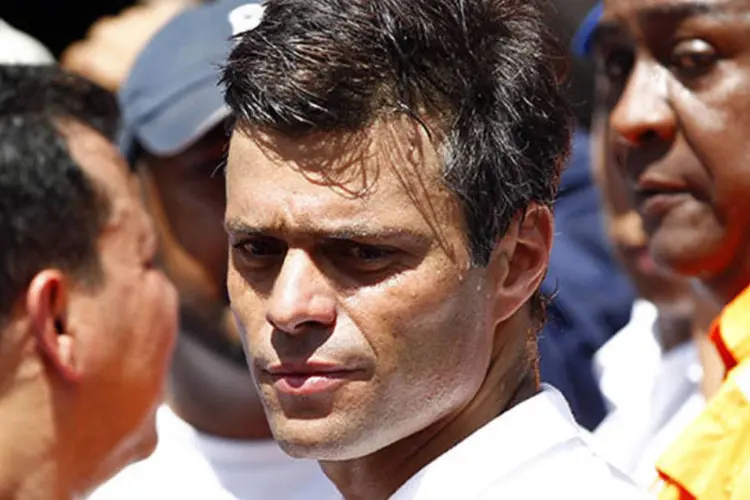 
	L&iacute;der opositor venezuelano Leopoldo Lopez: Lopez&nbsp;disse vai se entregar para uma&nbsp; &quot;justi&ccedil;a&nbsp;injusta&quot;&nbsp;e uma&nbsp;&quot;justi&ccedil;a corrupta&quot;
 (Jorge Silva/Reuters)