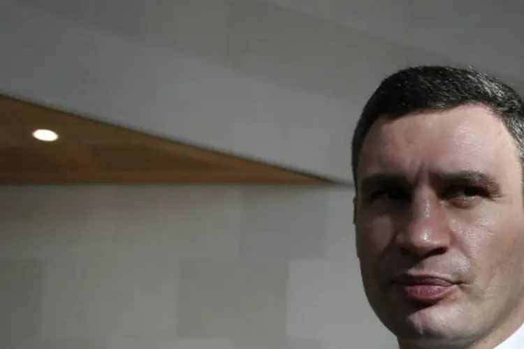 Líder do partido ucraniano Udar, Vitali Klitschko: cerca de 100 manifestantes com bandeiras russas e cartazes foram até o local do comício (Suzanne Plunkett/Reuters)
