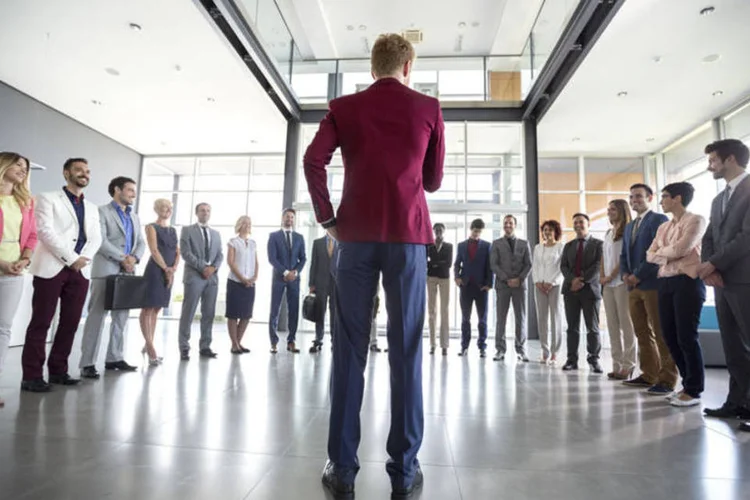 Os principais desafios de uma transição de liderança incluem resistência à mudança, perda de conhecimento e comunicação ineficaz (Thinkstock)