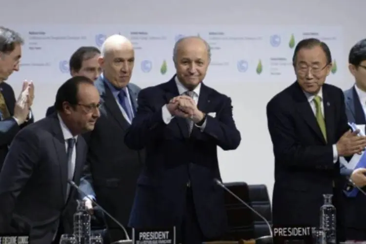Líderes mundiais apresentam projeto de acordo climático na COP21 (MIGUEL MEDINA/AFP)