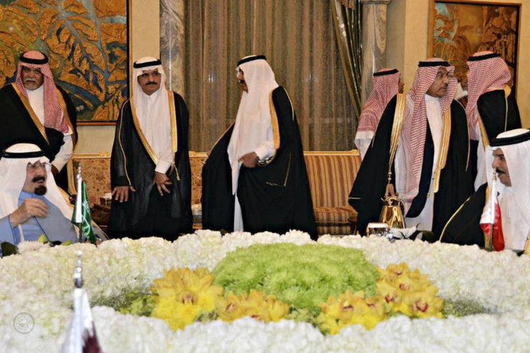 Líderes do Conselho de Cooperação do Golfo durante reunião (Saudi Press Agency/Handout via Reuters)