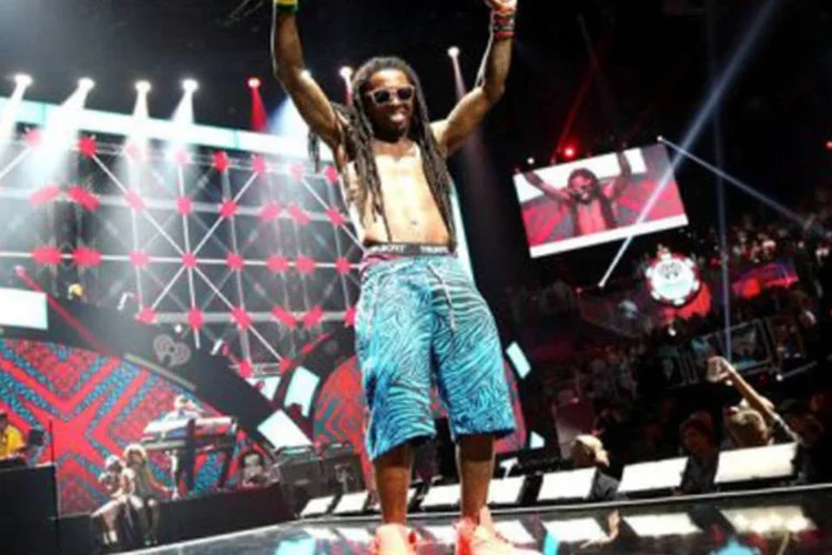 
	Lil Wayne: os f&atilde;s de Elvis podem ficar tranquilos: apenas 17 can&ccedil;&otilde;es do rapper ficaram entra as 10 primeiras do Hot 100, contra 25 do rei do rock
 (Christopher Polk/Getty Images/AFP)