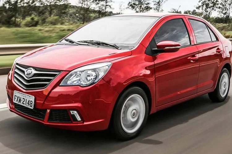 Novo sedã Lifan 530, lançado pela montadora chinesa em outubro de 2014 (Divulgação/Lifan)