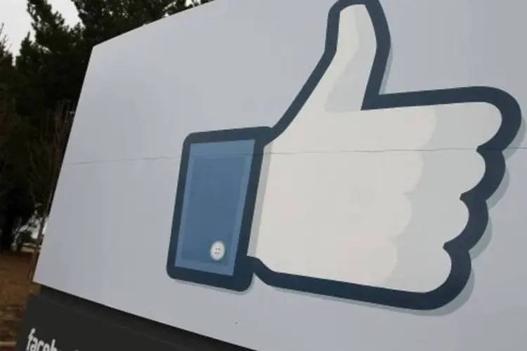 Outdoor com botão "Like" do Facebook (Justin Sullivan/Getty Images)