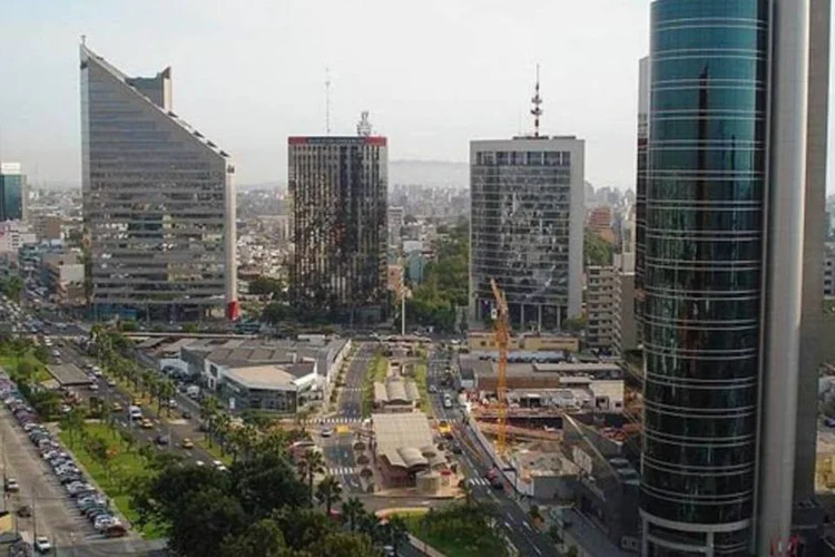 
	Lima: Banco Central peruano reduziu previs&atilde;o de crescimento econ&ocirc;mico do pa&iacute;s este ano
 (Christian911/Wikimedia Commons)