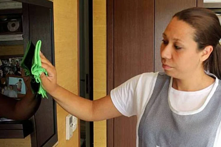 
	PEC das Dom&eacute;sticas: com a mudan&ccedil;a, os trabalhadores dom&eacute;sticos ganham igualdade de direitos e passam a contar com hora extra, seguro-desemprego, adicional noturno e indeniza&ccedil;&atilde;o
 (Divulgação/Limpeza com Zelo)