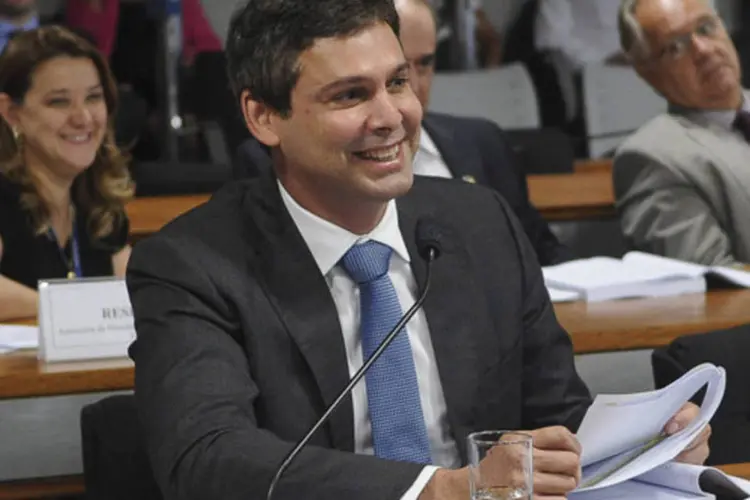 
	Lindbergh Farias (PT-RJ): Tombini disse que participa&ccedil;&atilde;o do presidente da Comiss&atilde;o de Assuntos Econ&ocirc;micos (CAE) do Senado no evento &eacute; de fundamental import&acirc;ncia para curso do projeto
 (Wilson Dias/ABr)