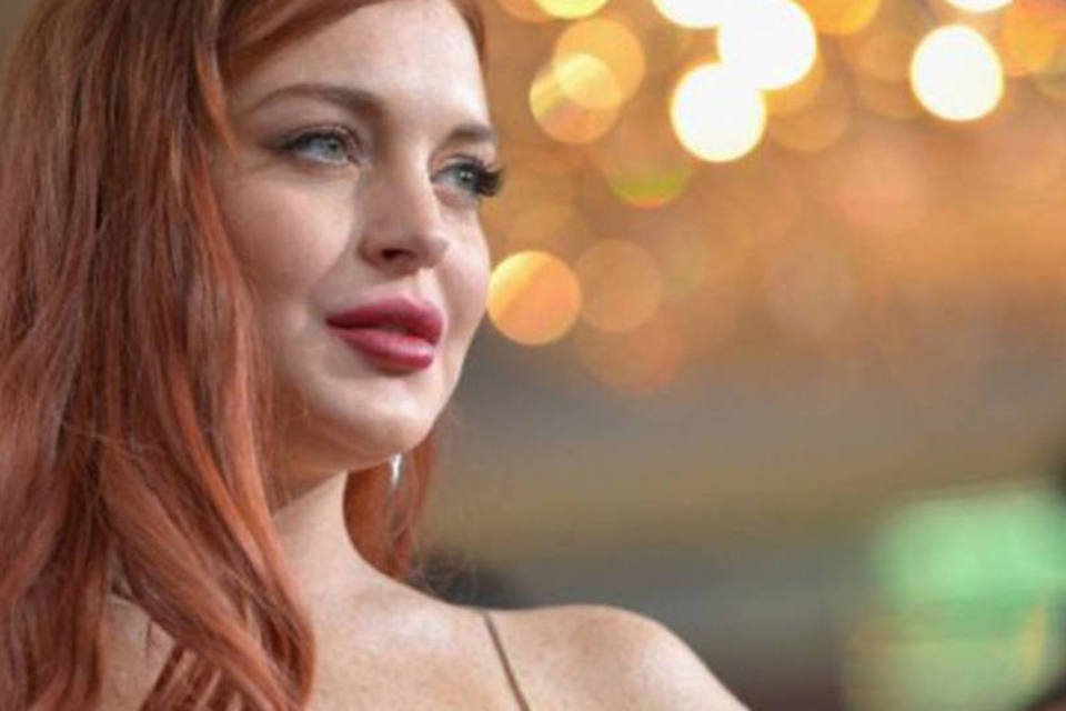 Lindsay Lohan briga em boate e é presa novamente