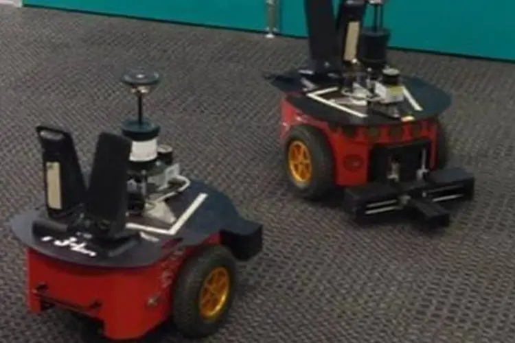 Diretora do projeto descreve os robôs como "basicamente laptops sobre rodas" (Amy Pyett/Reuters)
