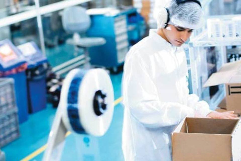 Linha de produção da EMS, em São Paulo (Alexandre Battibugli/Site Exame)