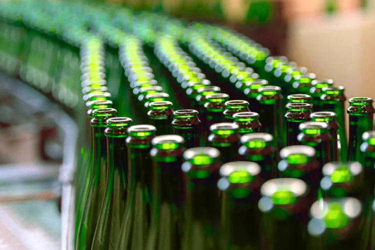 Linha de produção: dados da Indústria serão divulgados nesta terça-feira (Thinkstock)