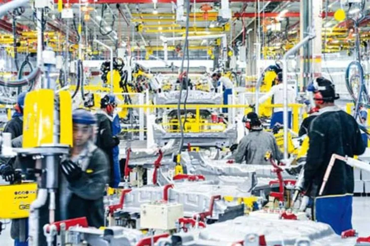 Linha de produção no Brasil (Germano Lüders/EXAME)