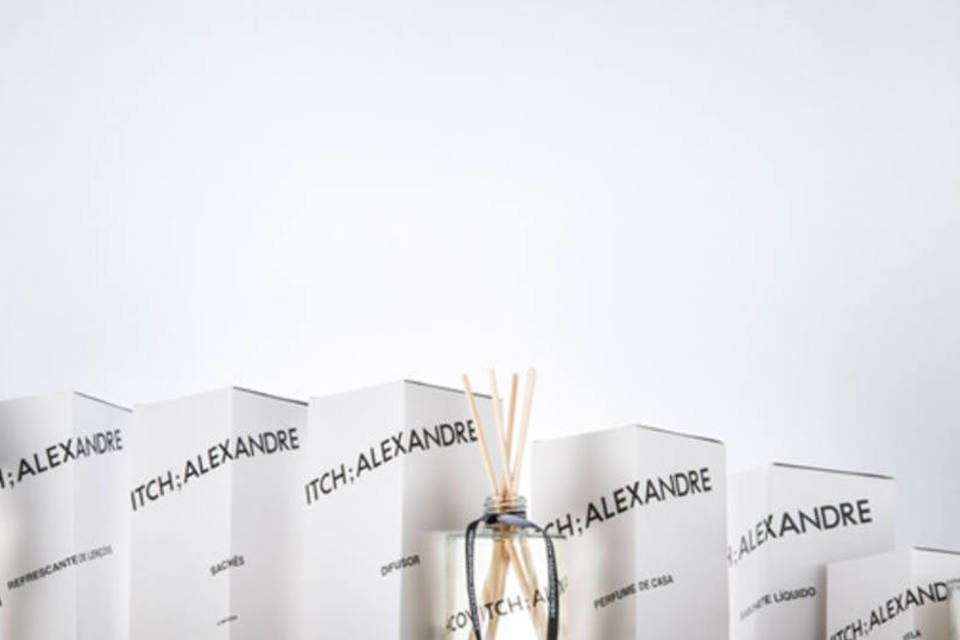 Herchcovitch assina linha de perfumes e acessórios para casa