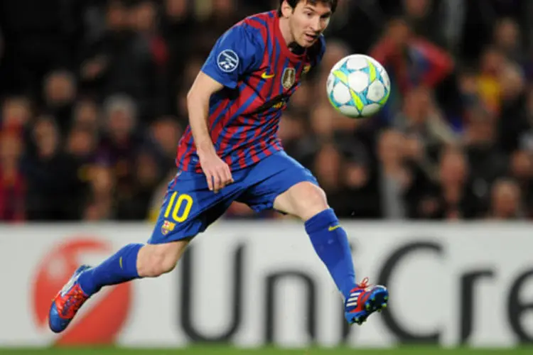 
	Messi: caso cumpra o novo acordo at&eacute; o fim, o jogador completar&aacute; quase duas d&eacute;cadas defendendo a camisa azul e gren&aacute;
 (Jasper Juinen/ Getty Images)
