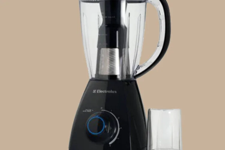 
	Liquidificador da Electrolux: a&ccedil;&atilde;o dar&aacute; 100 eletroport&aacute;teis durante 100 dias para comemorar 100 mil f&atilde;s no Facebook
 (Divulgação)
