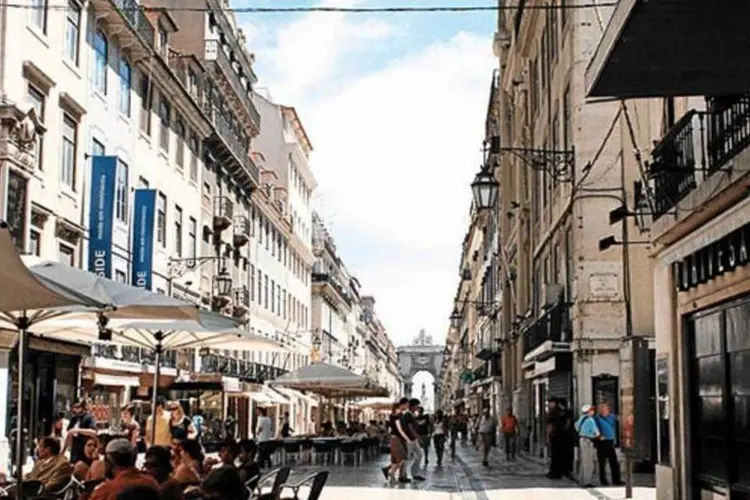 Rua Auguta, em Lisboa: serviço e agricultura sentiram mais o desemprego (Miguel/Wikimedia Commons)