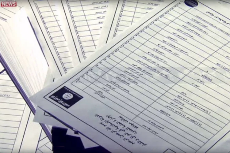 
	Estado Isl&acirc;mico: a Pol&iacute;cia Criminal Federal acredita que os documentos s&atilde;o aut&ecirc;nticos e se mostrar&atilde;o &uacute;teis em processos e para avaliar medidas de seguran&ccedil;a, disse uma porta-voz
 (Sky News / Reuters)