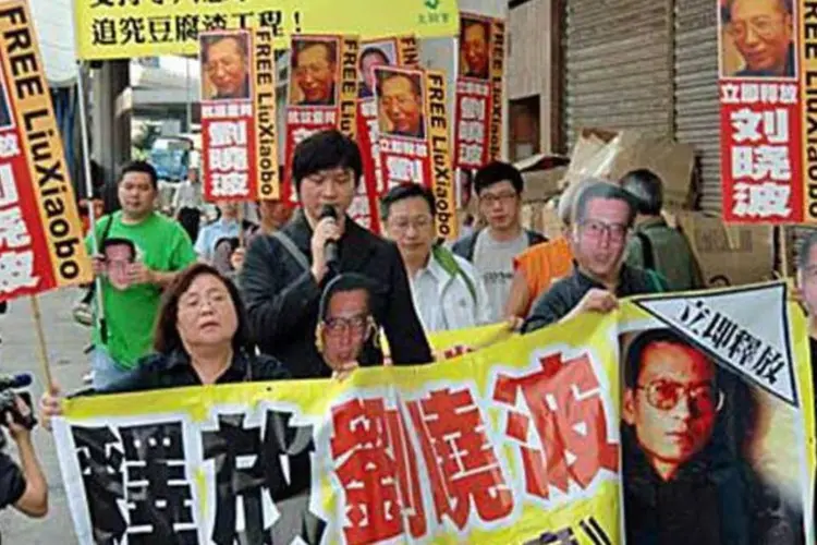 Protesto em Hong Kong pedindo a libertação de Liu Xiaobo, prêmio Nobel da Paz (WIKIMEDIA COMMONS)