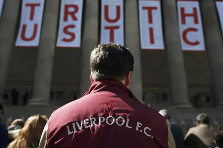 
	Liverpool: &quot;Os respons&aacute;veis devem ser imputados por 96 mortes ilegais e um acobertamento de 27 anos&quot;
 (Phil Noble / Reuters)