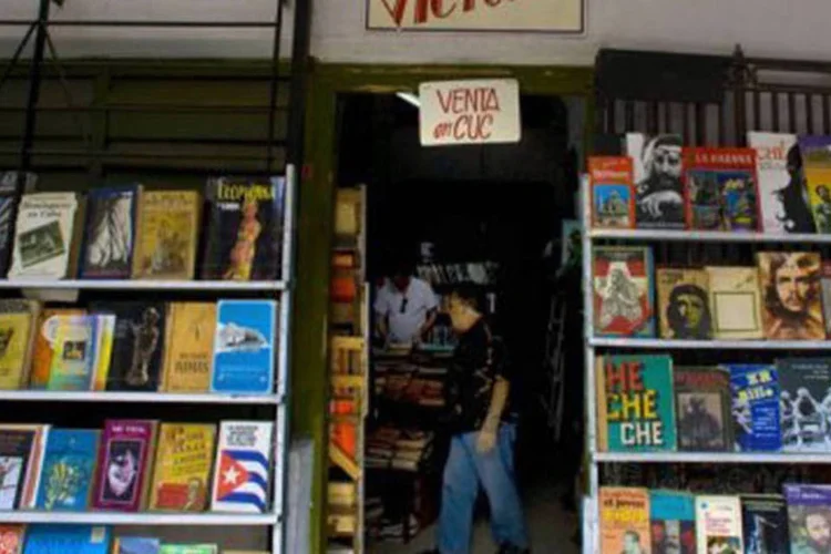 Livraria em Havana: dos livros publicados no país em 2010, 7,6 milhões eram didáticos (Luis Acosta/AFP)