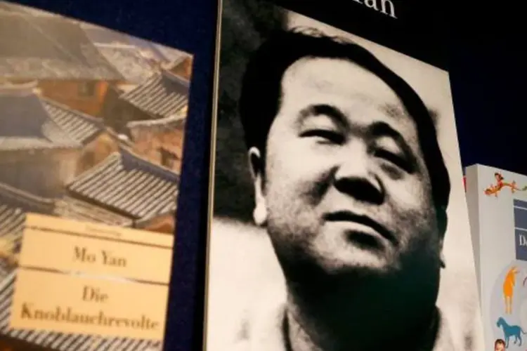 Livros de Mo Yan, vencedor do Nobel de Literatura em 2012, na cidade de Frankfurt, Alemanha (Ralph Orlowski/Reuters)