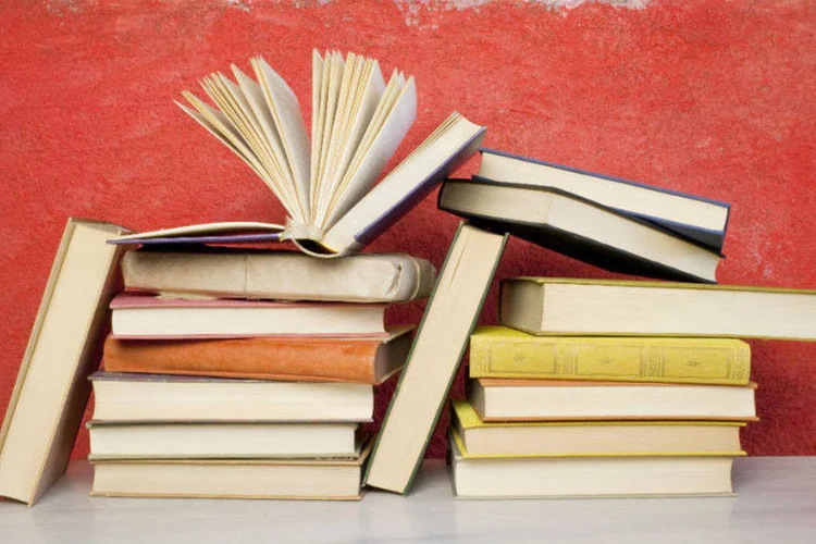 
	Livros: MEC avaliou os cursos de bacharelado e licenciatura em letras (portugu&ecirc;s, portugu&ecirc;s-ingl&ecirc;s e portugu&ecirc;s-espanhol)
 (Thinkstock/Thomas Bethge)