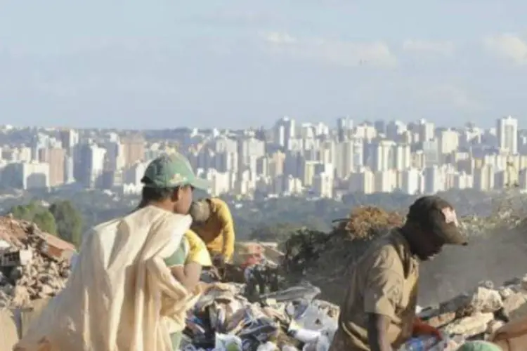 Lixão da Estrutural: local recebe diariamente 2,7 mil toneladas de lixo (Arquivo/Wilson Dias/Agência Brasil)