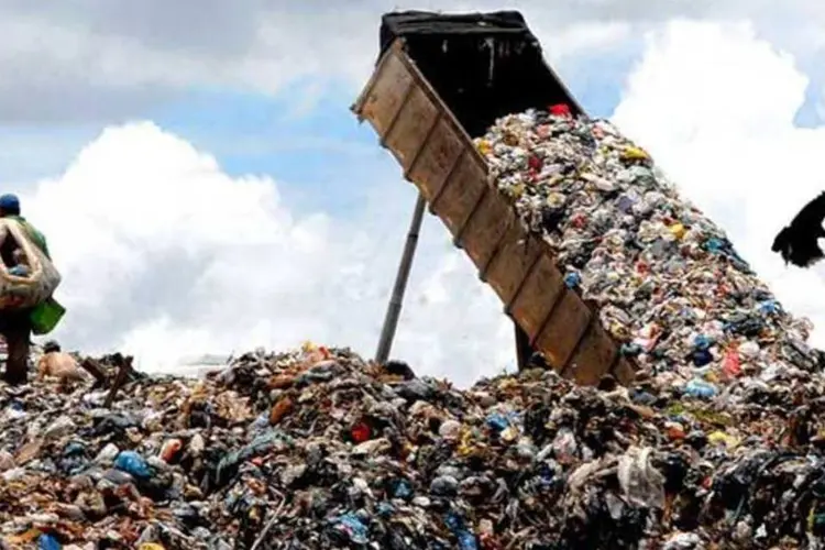 Governo quer extinguir os depósitos de lixo a céu aberto (Marcello Casal Jr./Agência Brasil)