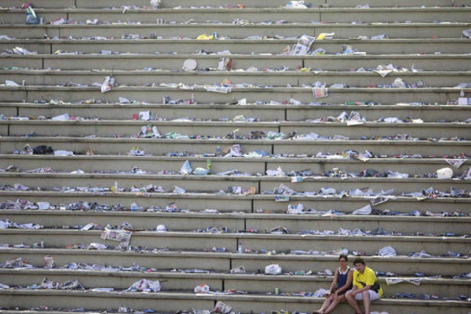 Rio acumula lixo nas ruas após Carnaval com greve de garis