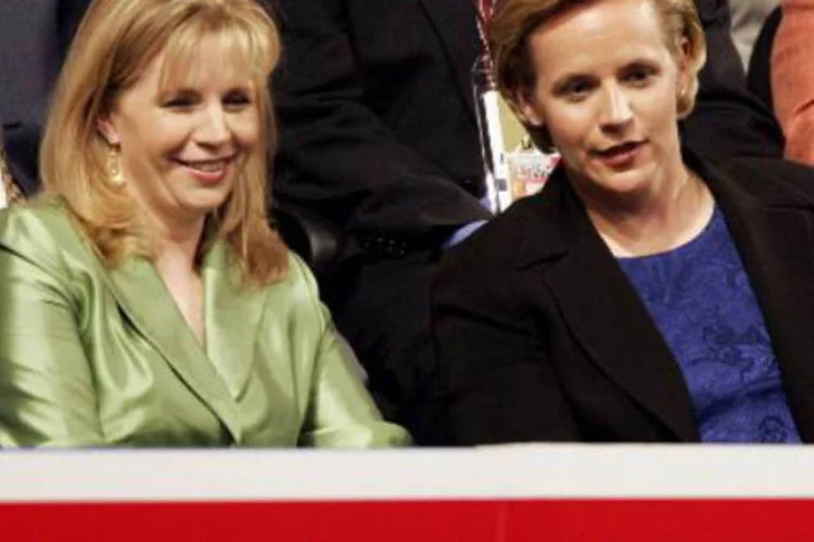 
	Liz e Mary Cheney: declara&ccedil;&otilde;es das irm&atilde;s provocaram uma resposta de cunhada de Liz, Heather Poe, que replicou no Facebook
 (AFP)