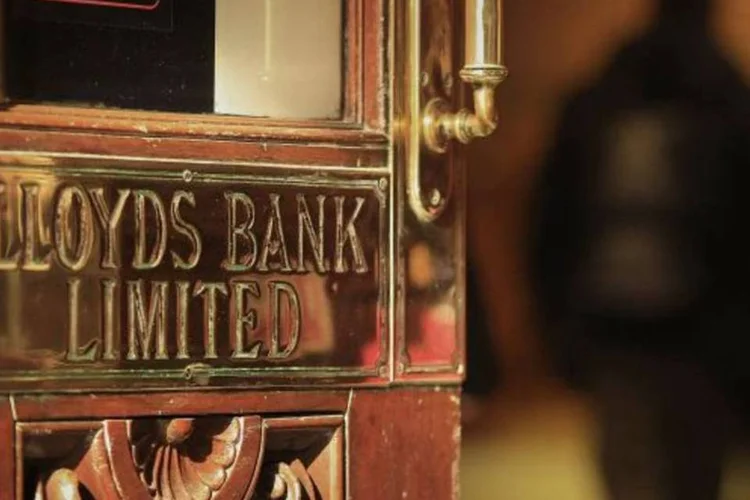 O resultado foi afetado por menores margens e maiores custos de financiamento, e o Lloyds afirmou que pode não alcançar suas metas de lucro no médio prazo até 2014 (Peter Macdiarmid/Getty Images)