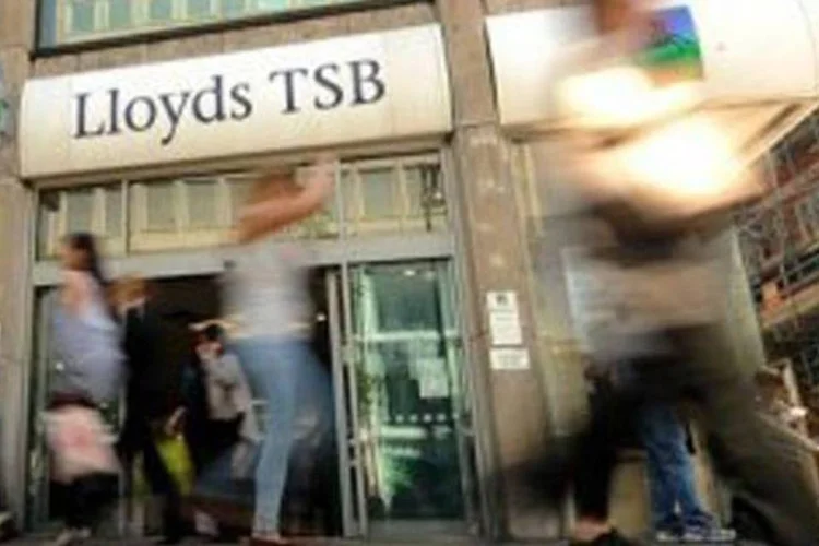 Agência do LBG na Oxford Street, em Londres: banco também sofre as consequências de uma decisão da Justiça que endureceu regras para empréstimos imobiliários (Ben Stansall/AFP)