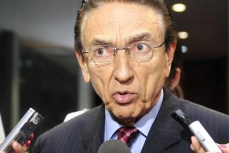 Lobão se mostrou descontente com a demora para que a burocracia de licenças ambientais seja superada (Renato Araújo/Agência Brasil)