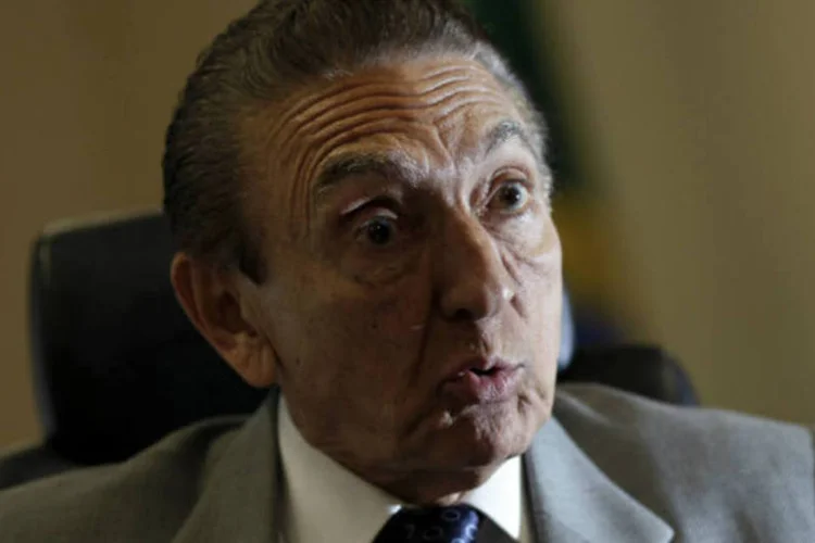 
	O ministro de Minas e Energia, Edison Lob&atilde;o: &quot;N&atilde;o h&aacute; estudo nenhum do governo sobre essa mat&eacute;ria(...) N&atilde;o h&aacute; menor possibilidade disso&quot;
 (REUTERS/Ueslei Marcelino)