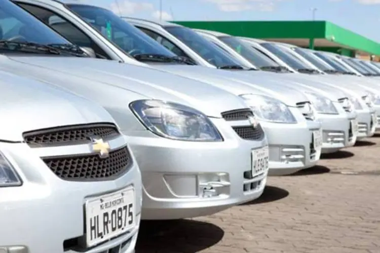 Frota de carros: os automóveis importados tiveram crescimento nas vendas de 3,9% em julho deste ano sobre julho de 2011 (Divulgação)