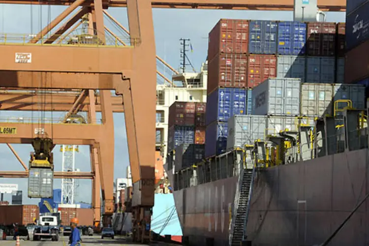 
	Navio da Log-In: aumento da demanda por fretes reduziu as perdas da companhia no trimestre
 (LEO CALDAS)