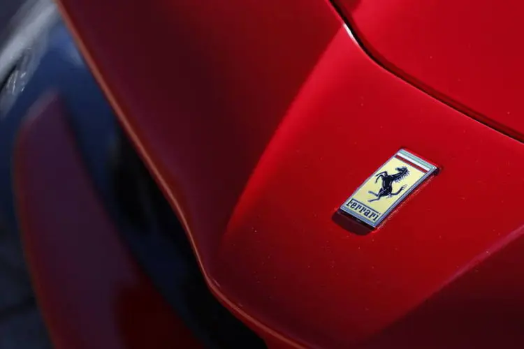 
	Logo da Ferrari: ag&ecirc;ncia afirma que a Ferrari reconheceu &quot;ter violado a lei&quot; durante tr&ecirc;s anos ao n&atilde;o transmitir informa&ccedil;&otilde;es sobre incidentes com seus ve&iacute;culos
 (Jeff Kowalsky/Bloomberg)