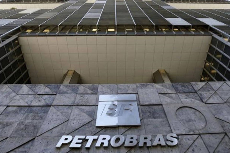 Surto de covid obriga desembarque de empregados de plataforma da Petrobras