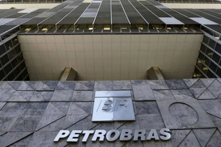 
	Logo da Petrobras: relat&oacute;rio aponta que Luis Eduardo &eacute; suspeito de receber informa&ccedil;&otilde;es privilegiadas para que a Alusa pudesse vencer licita&ccedil;&atilde;o em curso na Petrobras
 (Sergio Moraes/ Reuters)