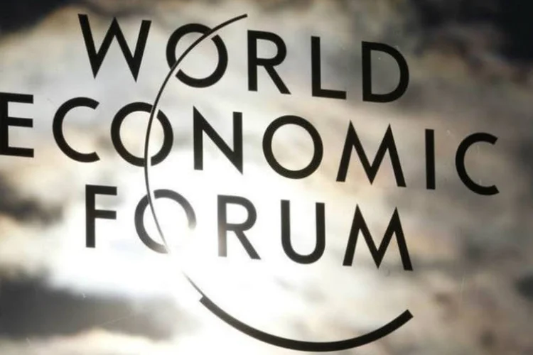 
	Logo do F&oacute;rum Econ&ocirc;mico Mundial: principais pol&iacute;ticos da Europa defenderam um acordo no qual os Estados aceitariam quotas de refugiados
 (Christian Hartmann/Reuters)