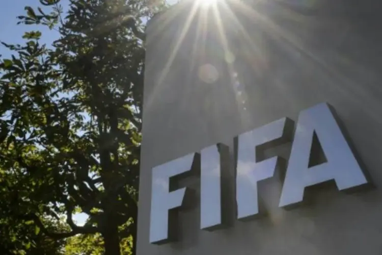 
	Logo da Fifa: a Justi&ccedil;a su&iacute;&ccedil;a tamb&eacute;m congelou cerca de 80 milh&otilde;es de d&oacute;lares em ativos
 (Fabrice Coffrini/AFP)