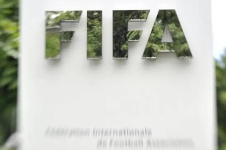 
	Logo da FIFA: tr&ecirc;s empres&aacute;rios e duas companhias foram denunciados
 (Fabrice Coffrini/AFP)