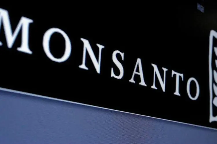 
	Monsanto: neste per&iacute;odo, encerrado no fim de maio, o lucro l&iacute;quido caiu 37%, a 717 milh&otilde;es de d&oacute;lares, enquanto seu volume de neg&oacute;cios baixou 8,5%, a 4,2 bilh&otilde;es.
 (Brendan McDermid/File Photo/Reuters)