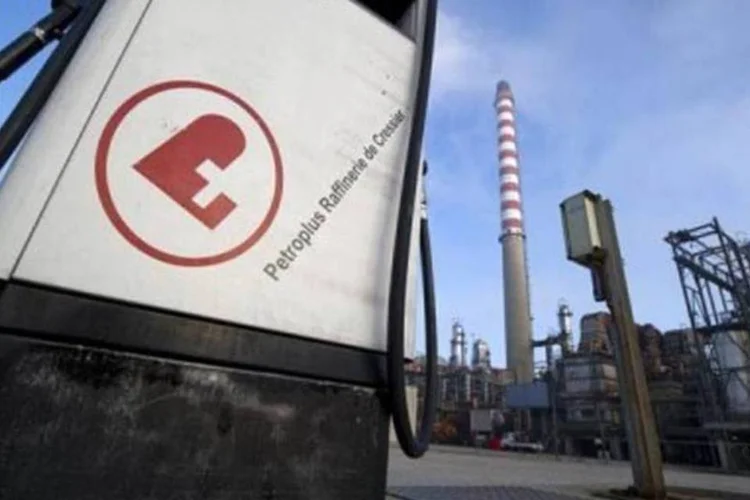 Refinaria do grupo Petroplus na Suíça: empresa avisou que não tem como pagar suas dívidas (Fabrice Coffrini/AFP)