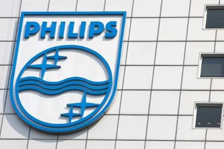 
	Sede da Philips, em Amsterd&atilde;: companhia teve lucro l&iacute;quido de 324 milh&otilde;es de euros no terceiro trimestre ante preju&iacute;zo de 103 milh&otilde;es no mesmo per&iacute;odo do ano passado
 (Lex Van Lieshout/AFP)