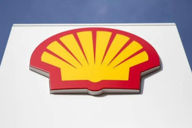 Logo da Shell visto em uma garagem da empresa em Londres (Neil Hall/Reuters)